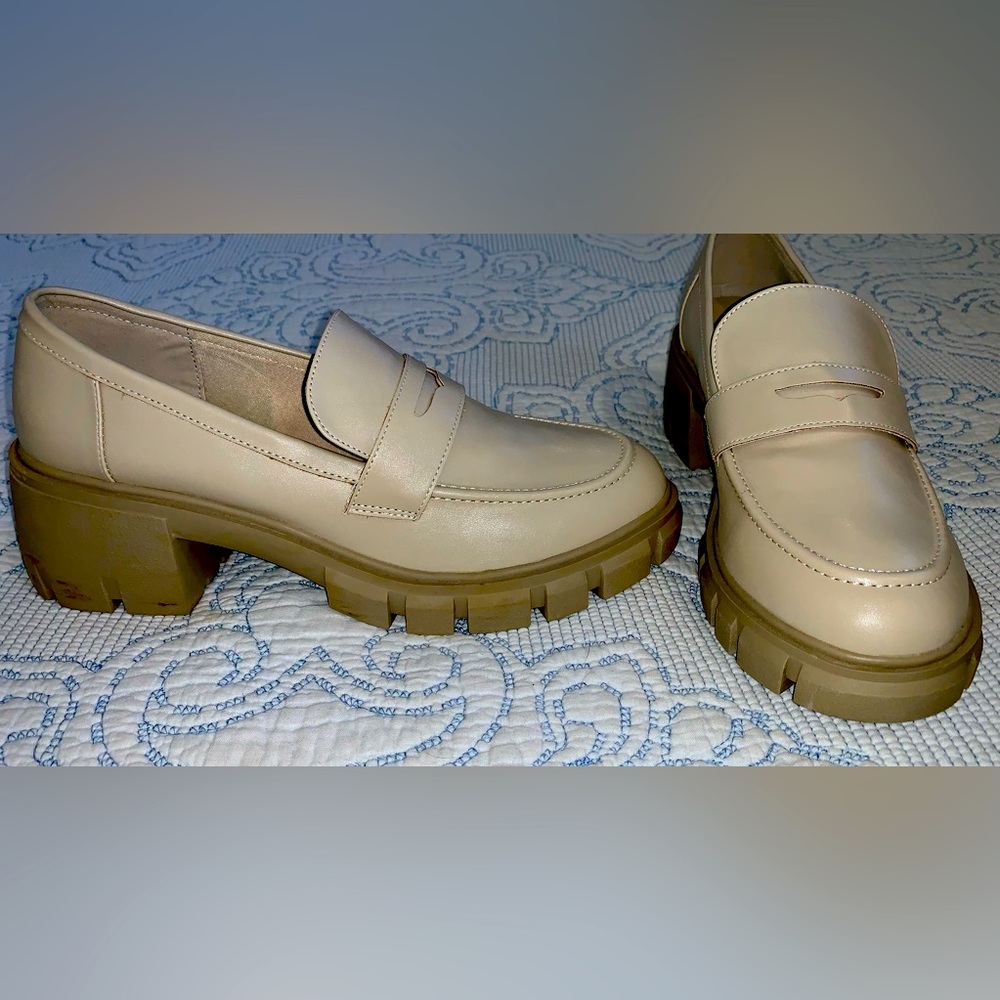 NEW - Cushionaire memory foam Slip-on heeled loafers
